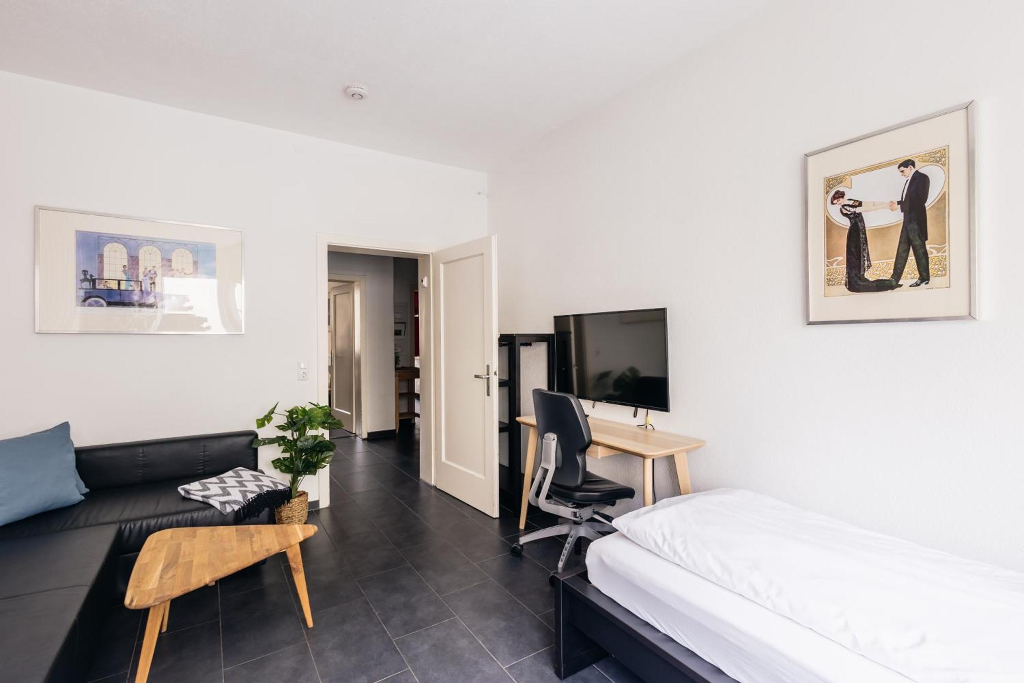 Centrally Located 2-Room Apartment Ганновер Екстер'єр фото