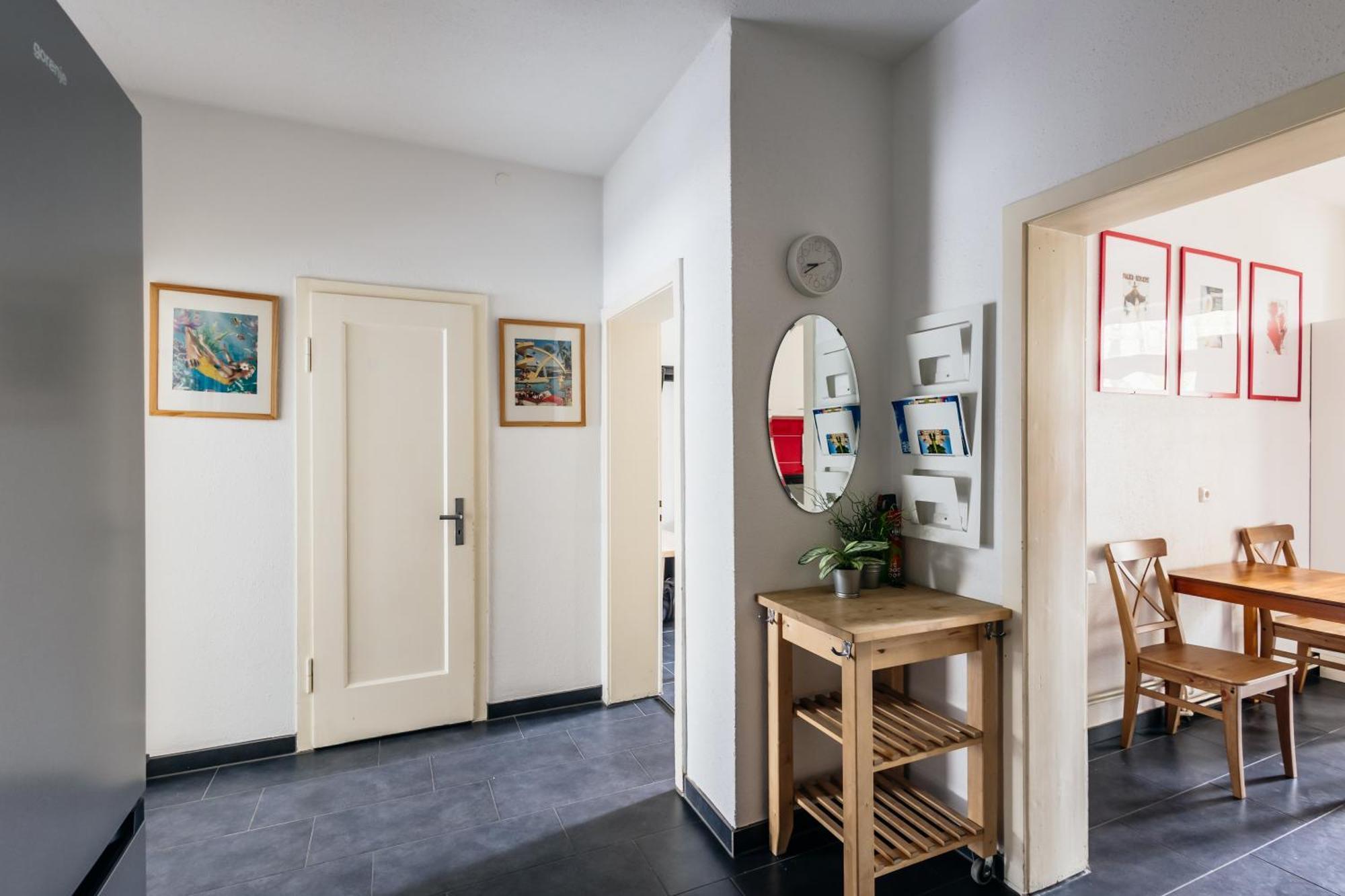 Centrally Located 2-Room Apartment Ганновер Екстер'єр фото