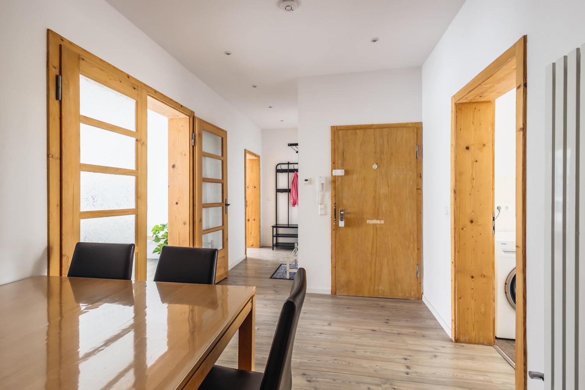 Centrally Located 2-Room Apartment Ганновер Екстер'єр фото
