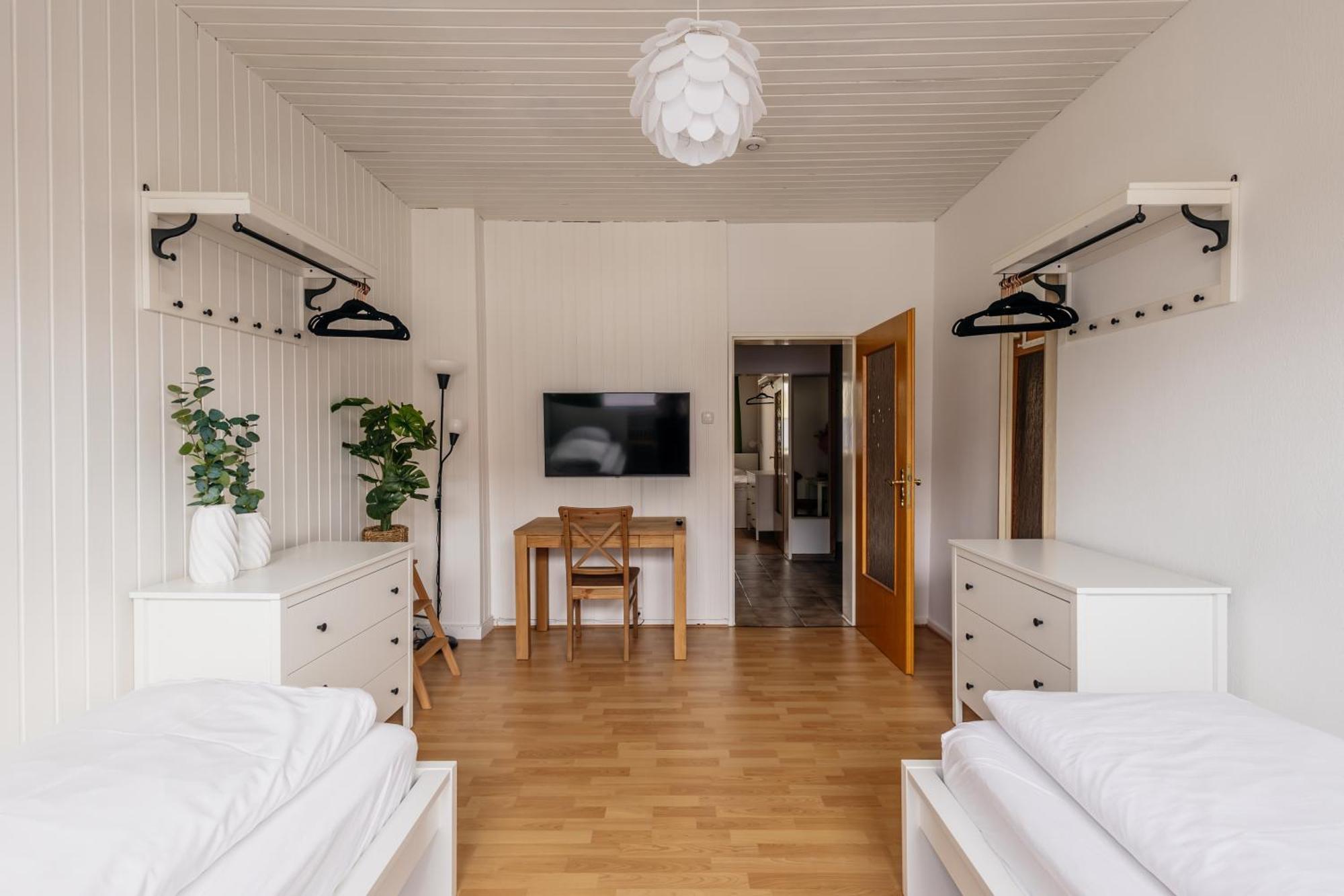 Centrally Located 2-Room Apartment Ганновер Екстер'єр фото